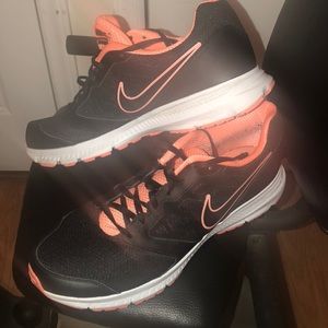 Nike women shoe great for walking or work out !